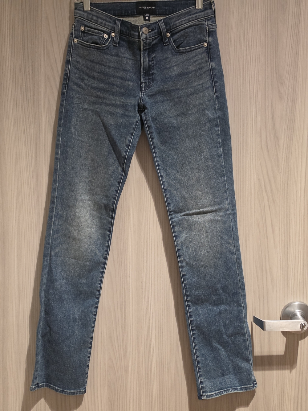 Lucky Brand Women's Straight Leg Jeans in Washed Blue